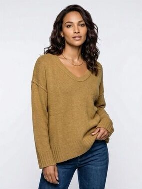 NEW ANRABESS SOFT SWEATER, MEDIUM